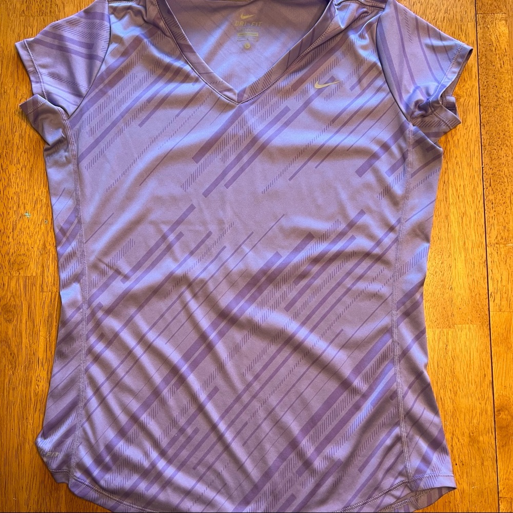 Short sleeve purple Nike t- shirt